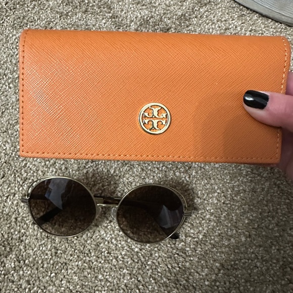 Tory Burch sunglasses worn twice - Picture 2 of 5